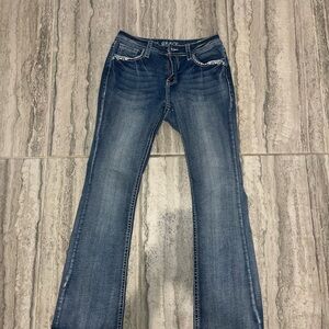 bootcut jeans w sparkly details on the back